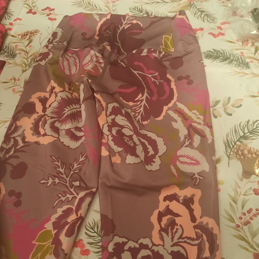 NWOT Maaji High Waisted Floral Print Leggins, Size S